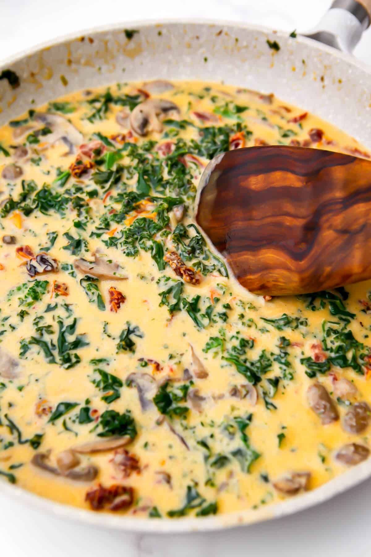 Creamy vegan sundried tomato sauce before the pasta is added.